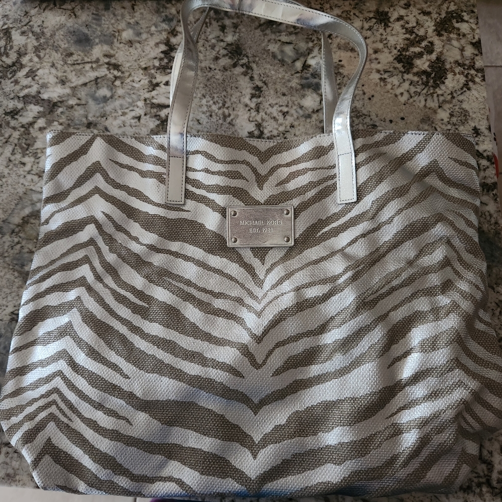 Michael Kors Zebra Print tote bag EUC🦓